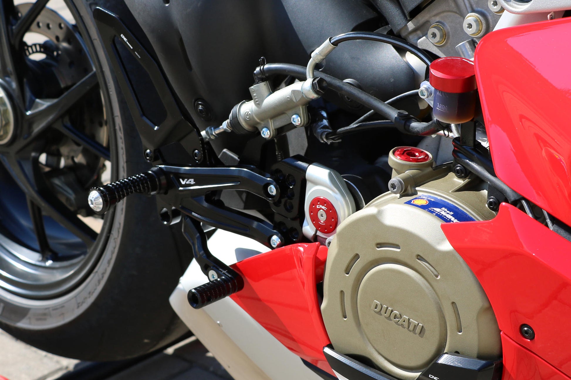 Panigale V4 - Adjustable Easy Rearsets - Averys Motorcycles